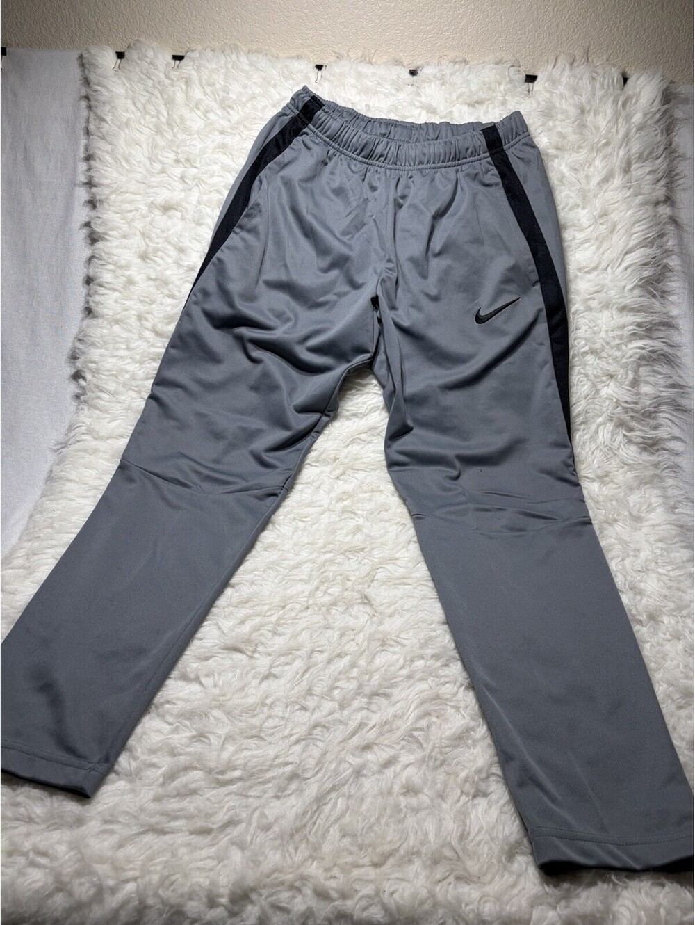 Nike Men’s Medium Gray Jogger Pants Drawstring Waist Pockets